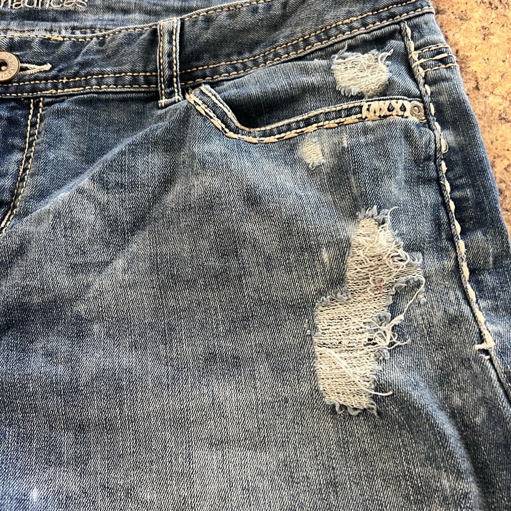 Maurices Distressed worn frayed Blue Denim Shorts - Picture 3 of 9